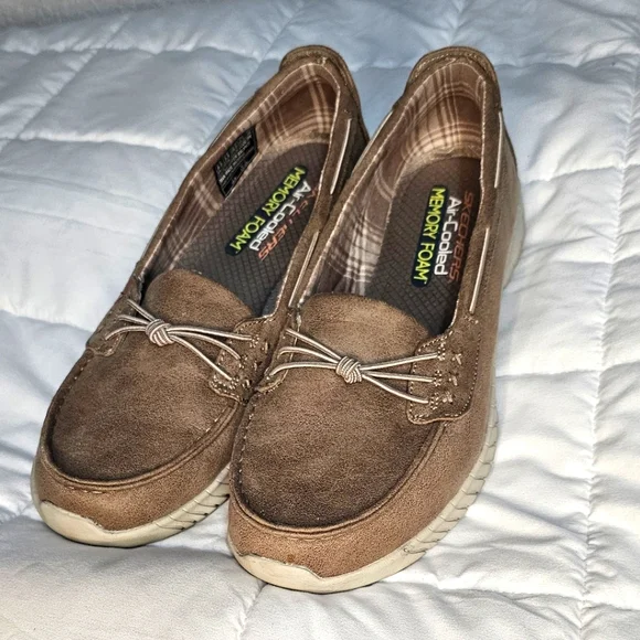 Women's Skechers Wave Lite Memory Foam Beige Loafer Shoes SIZE 8.5 - Picture 2 of 5